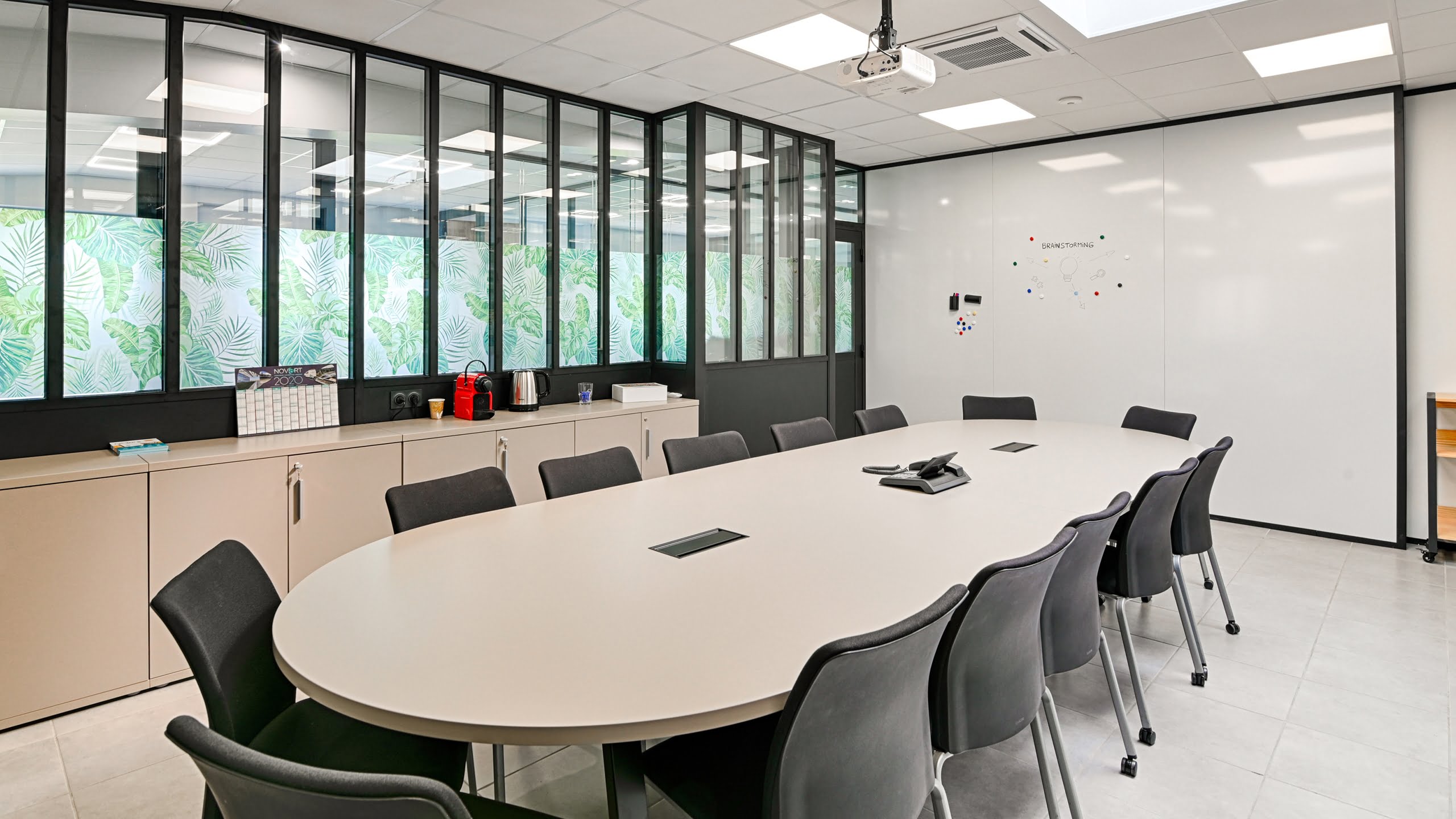 Salle de réunion 14 personnes à louer à l'espace de travail près de Francheville